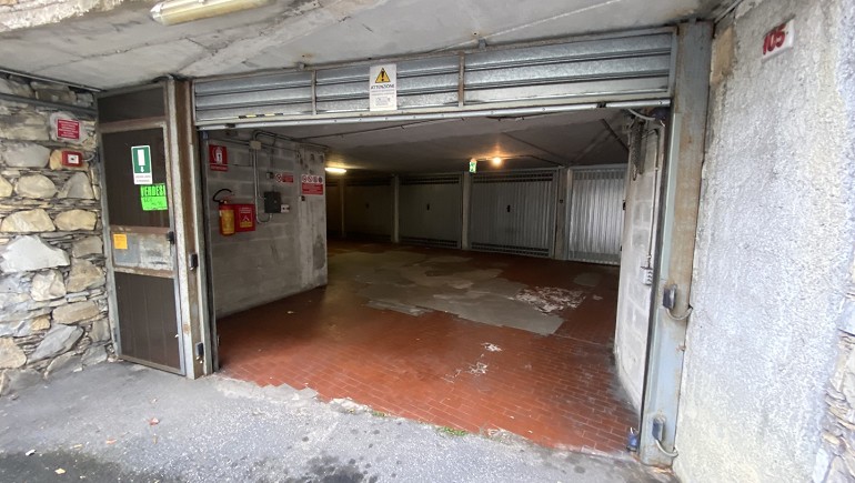 Garage, posti auto in vendita a Genova in zona Sturla, Quarto
