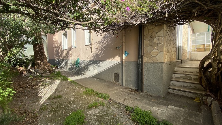 Appartamenti in vendita a Genova in zona Quinto, Nervi .