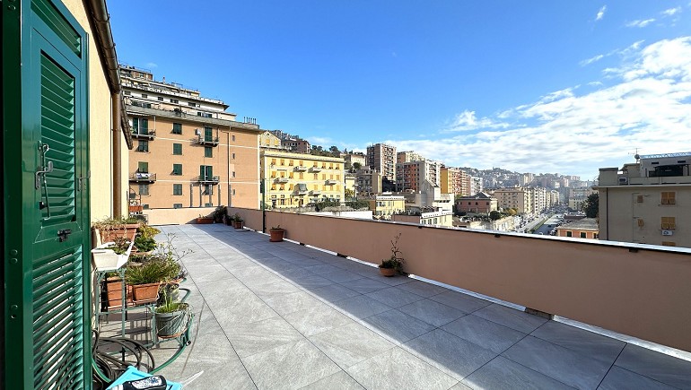 Attici con terrazzo in vendita a Genova